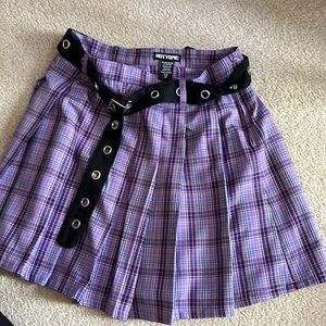 Hot Topic pink navy white plaid pleated skirt in size S